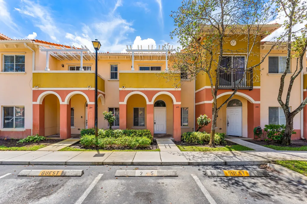 205 S Santa Catalina Circle North Lauderdale FL 33068