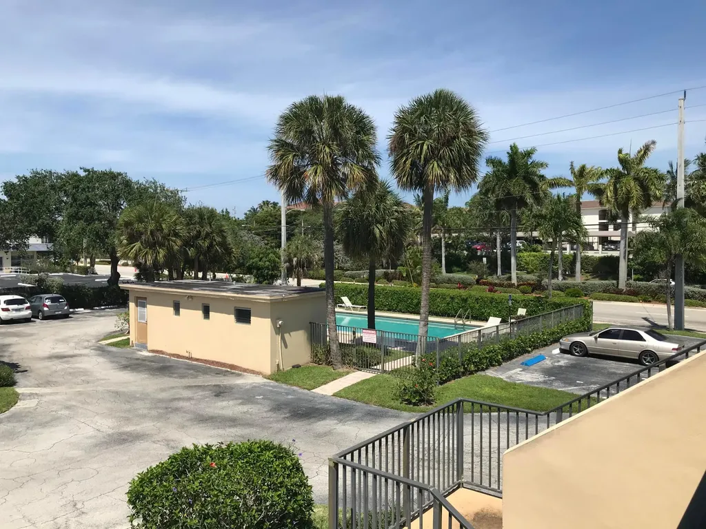 2303 S Federal Highway Boynton Beach FL 33435