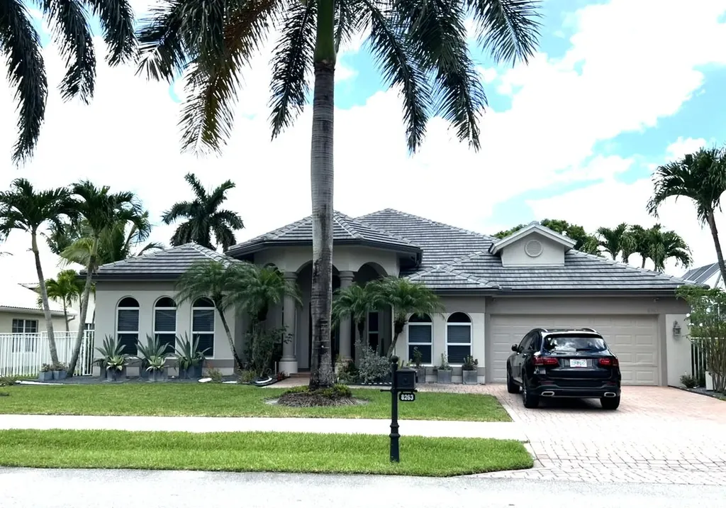 Davie FL, 8263 N Lake Forest Drive