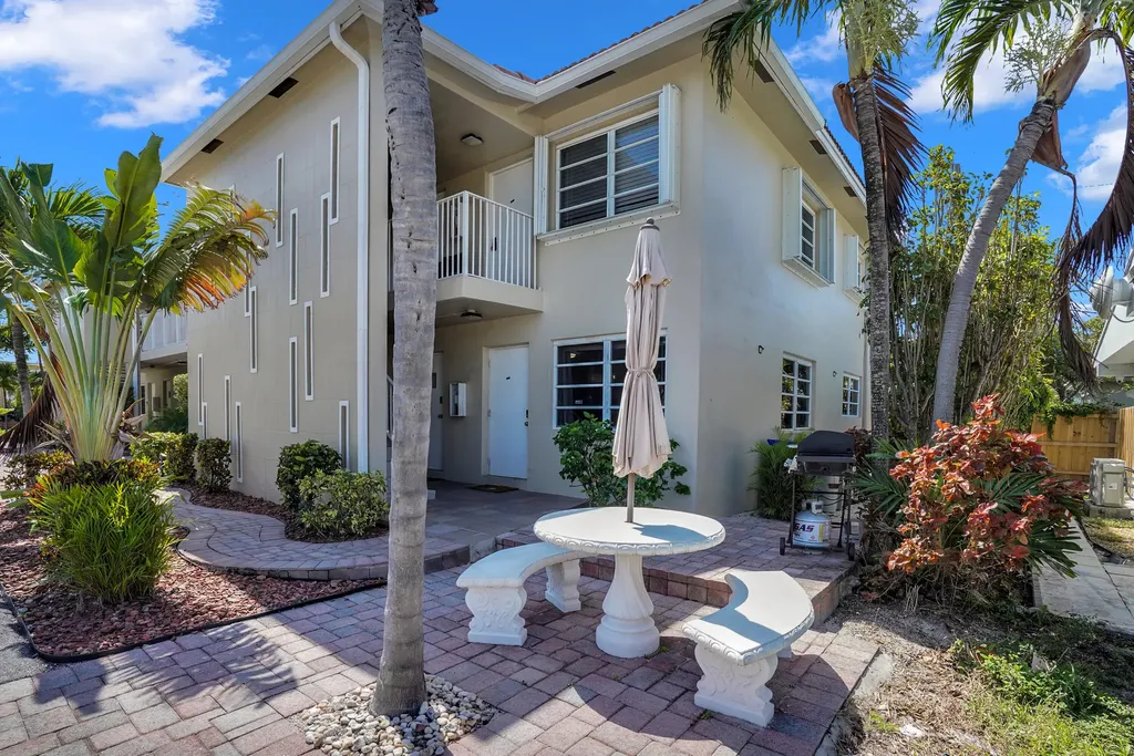 3212 NE 9th Pompano Beach FL 33062