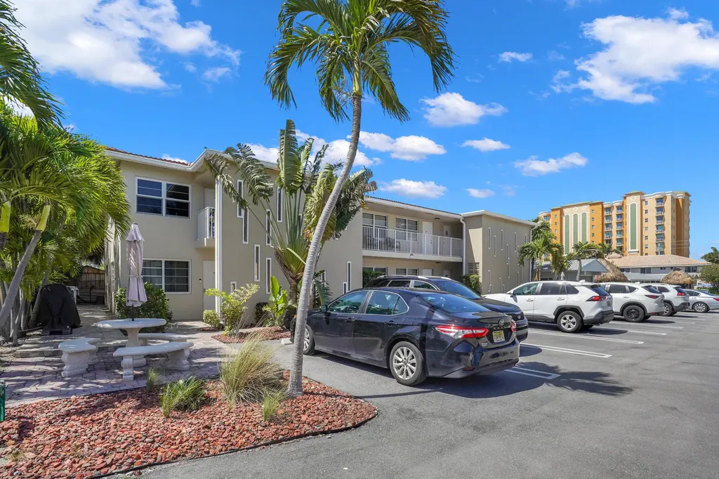 3212 NE 9th Pompano Beach FL 33062