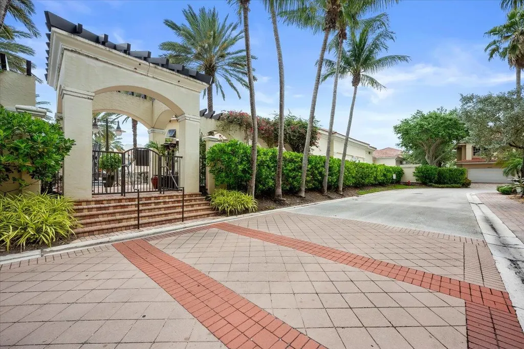5102 Artesa Way W Palm Beach Gardens FL 33418