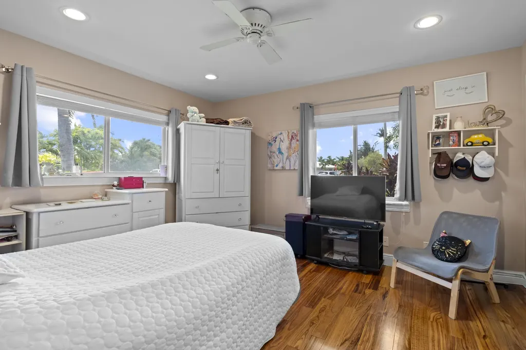 2700 NE 4th Way Boca Raton FL 33431