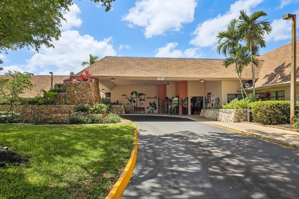 10208 NW 24th Place Sunrise FL 33322