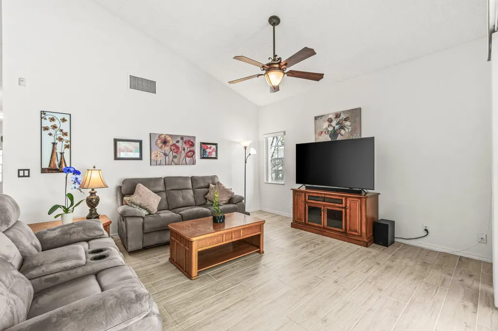 25 Wyndham Lane Palm Beach Gardens FL 33418