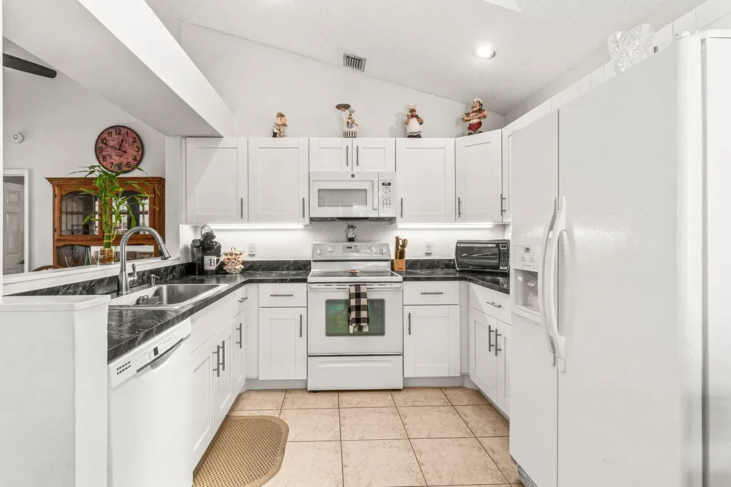 25 Wyndham Lane Palm Beach Gardens FL 33418