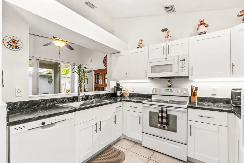25 Wyndham Lane Palm Beach Gardens FL 33418