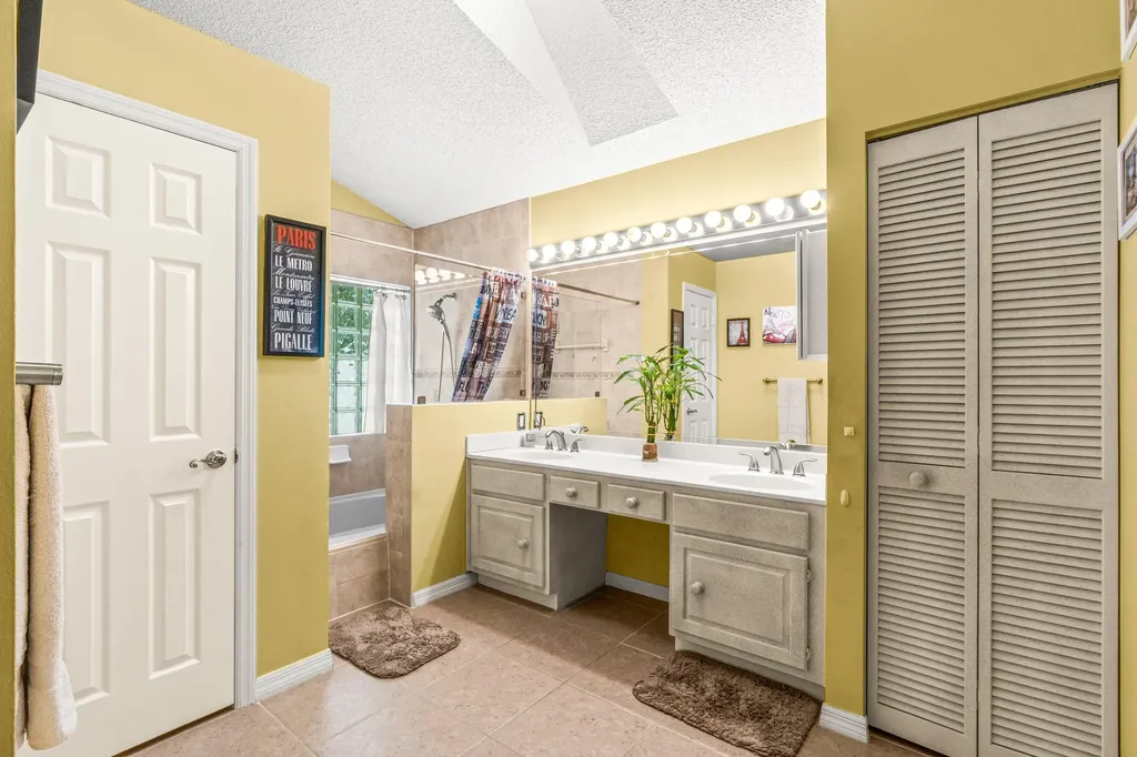 25 Wyndham Lane Palm Beach Gardens FL 33418