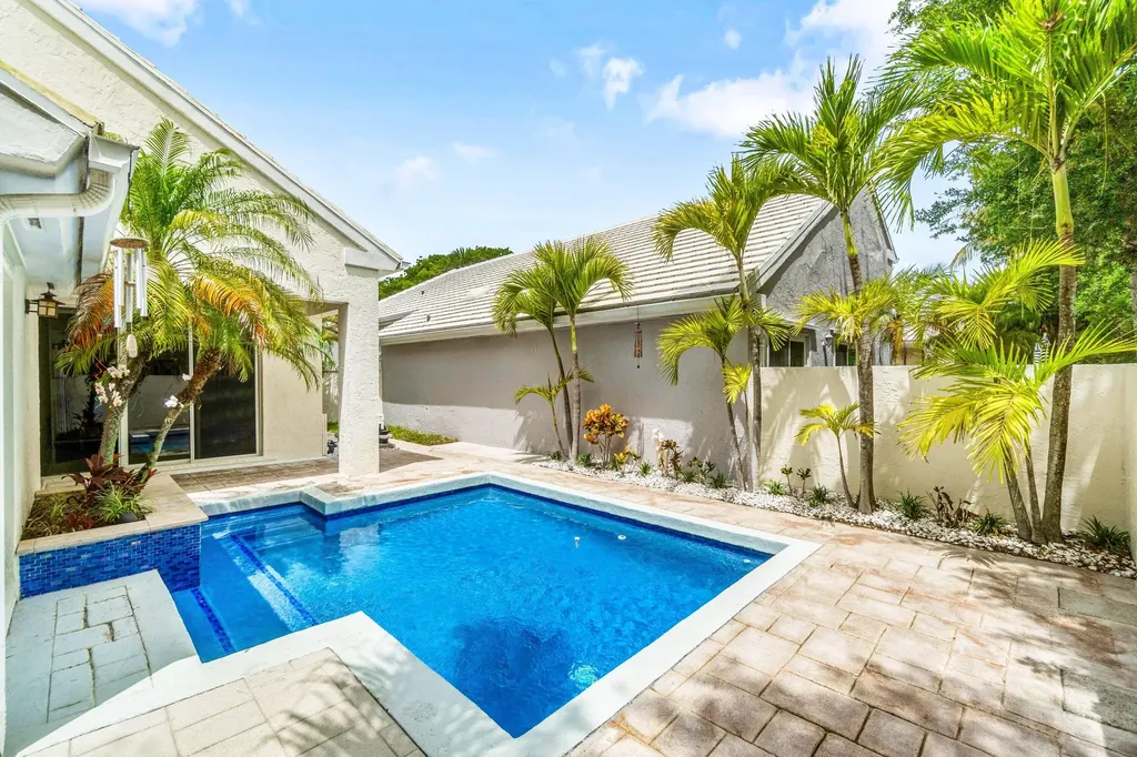 25 Wyndham Lane Palm Beach Gardens FL 33418