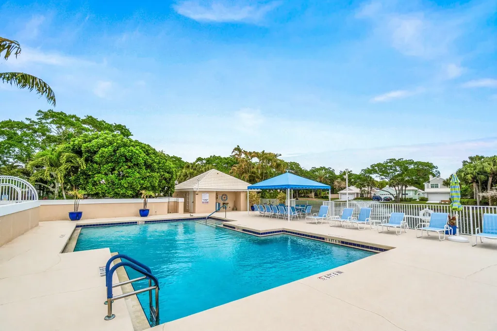 25 Wyndham Lane Palm Beach Gardens FL 33418