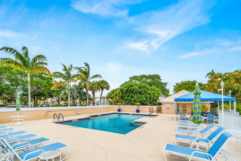 25 Wyndham Lane Palm Beach Gardens FL 33418