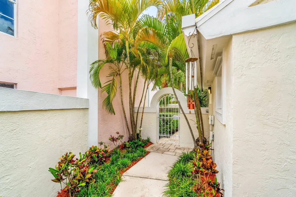 25 Wyndham Lane Palm Beach Gardens FL 33418