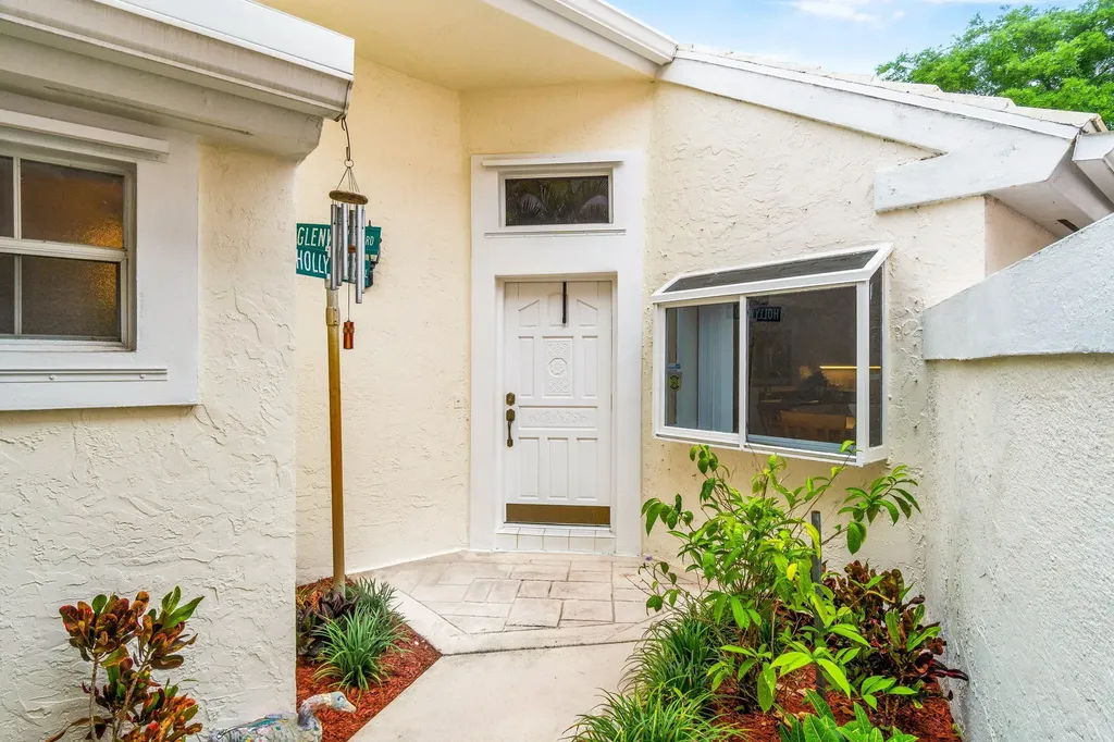25 Wyndham Lane Palm Beach Gardens FL 33418