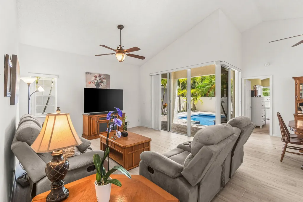 25 Wyndham Lane Palm Beach Gardens FL 33418