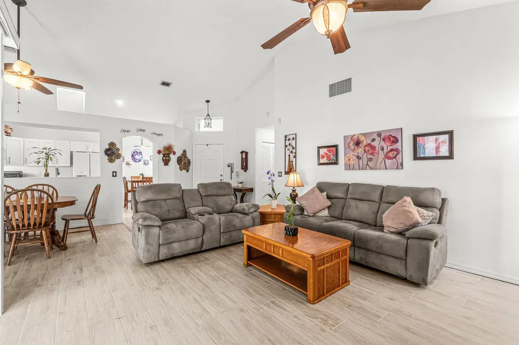 25 Wyndham Lane Palm Beach Gardens FL 33418