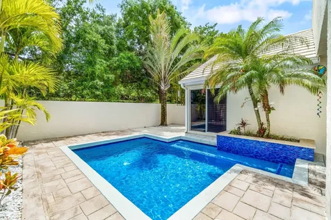 25 Wyndham Lane Palm Beach Gardens FL 33418