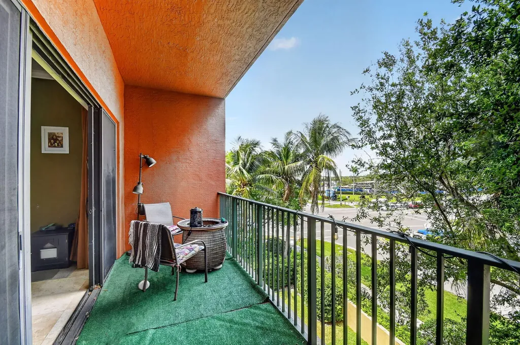 1610 Presidential Way West Palm Beach FL 33401