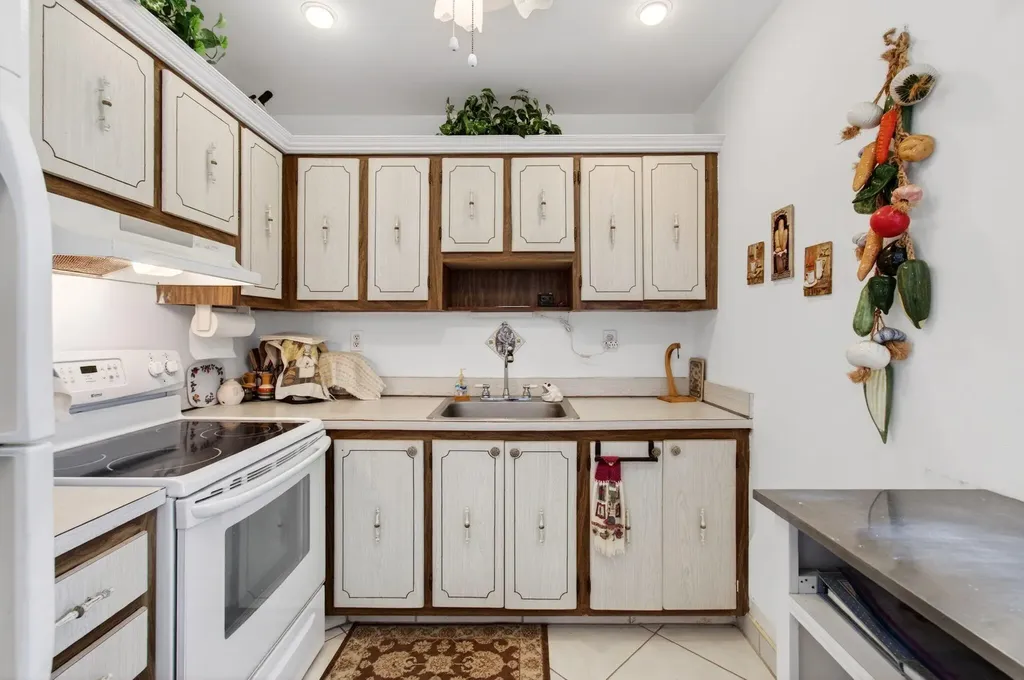 190 Piedmont D Delray Beach FL 33484