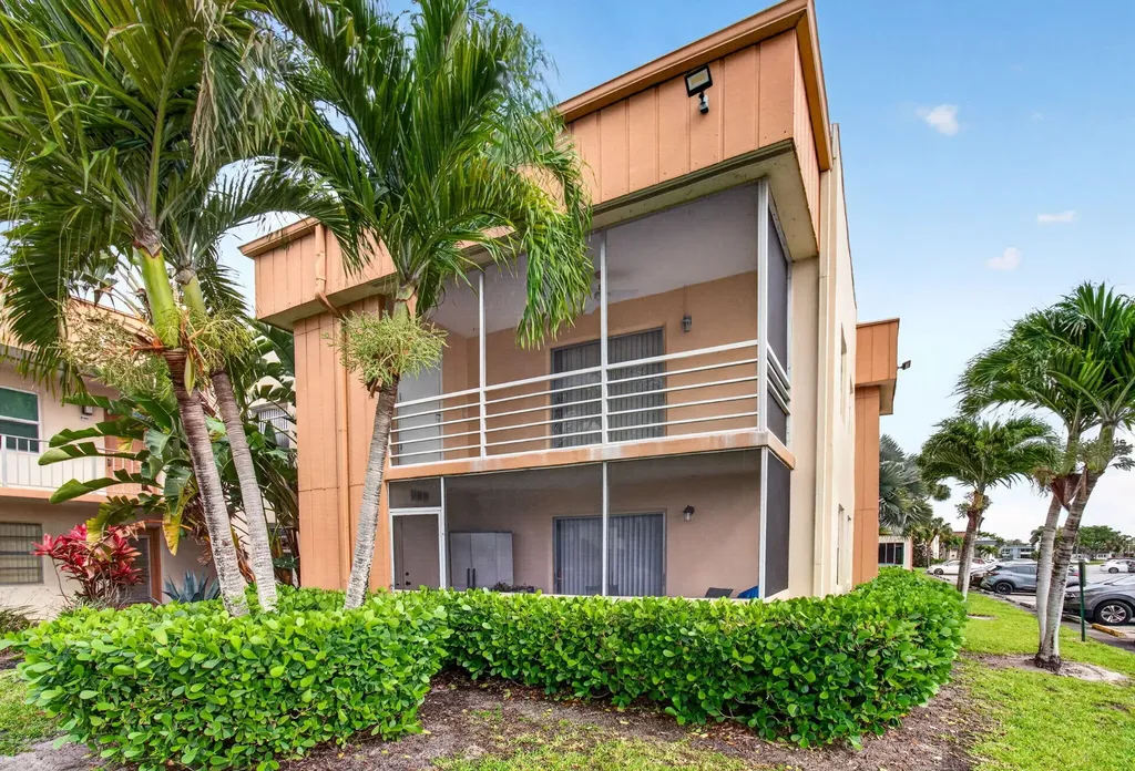 190 Piedmont D Delray Beach FL 33484