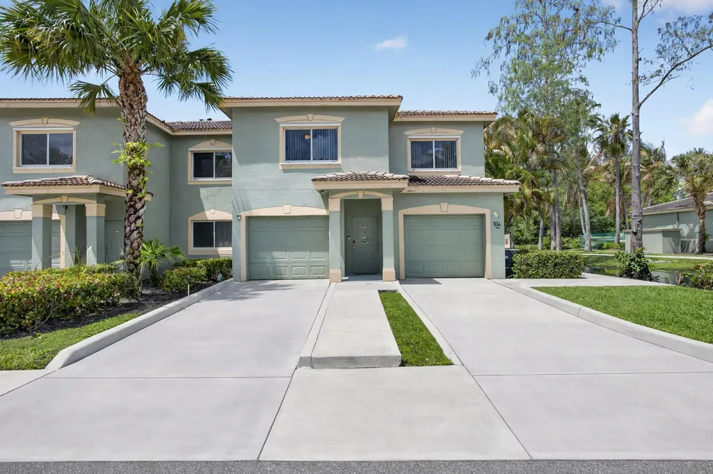 310 Crestwood Circle Royal Palm Beach FL 33411