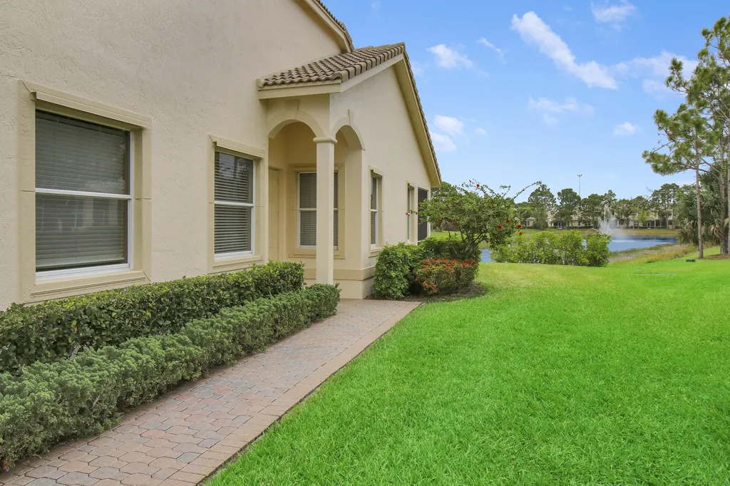 9015 Sand Shot Way Port St Lucie FL 34986