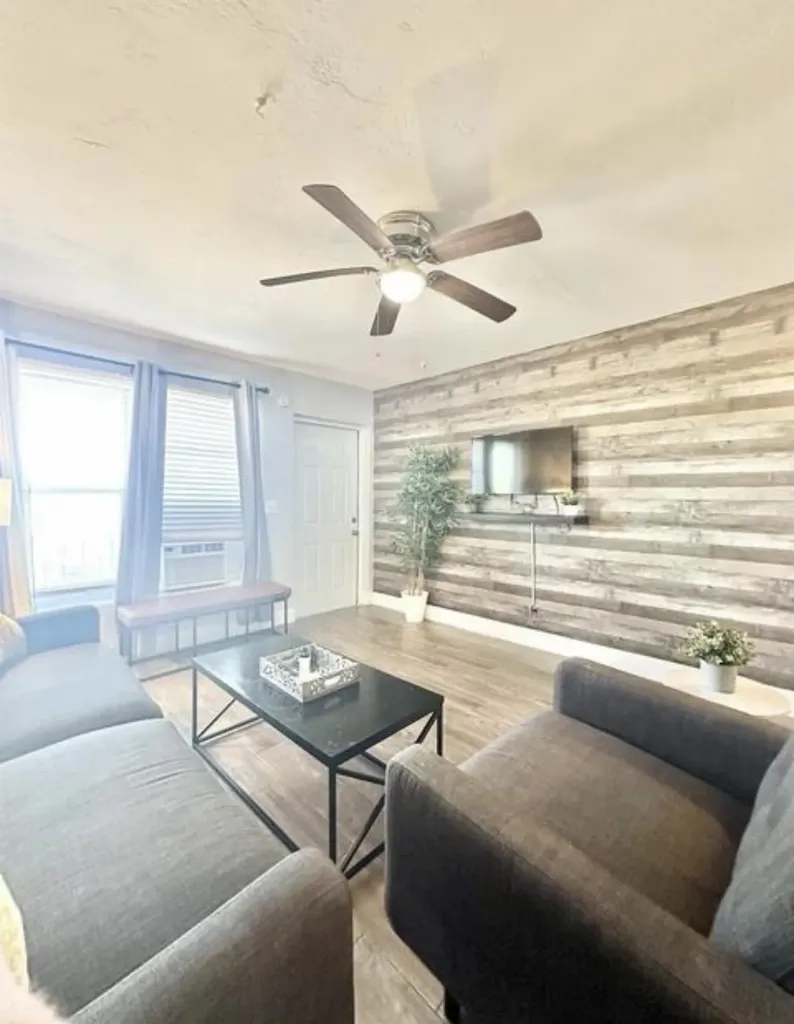 1501 N Federal Highway Lake Worth Beach FL 33460