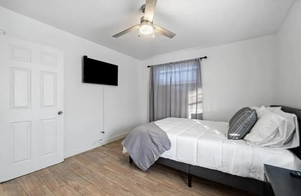 1501 N Federal Highway Lake Worth Beach FL 33460