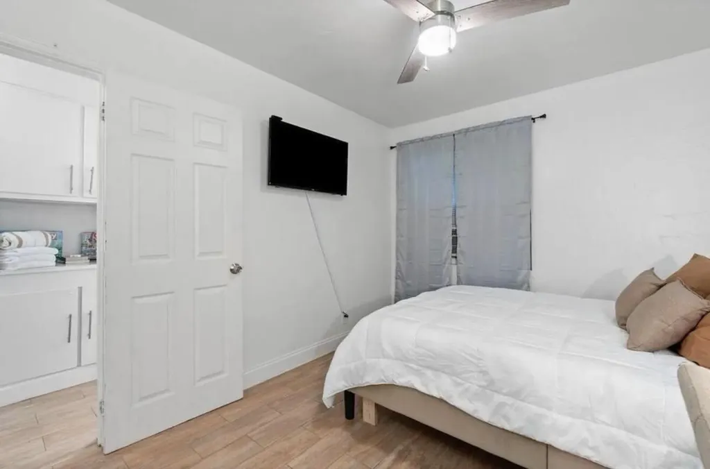 1501 N Federal Highway Lake Worth Beach FL 33460