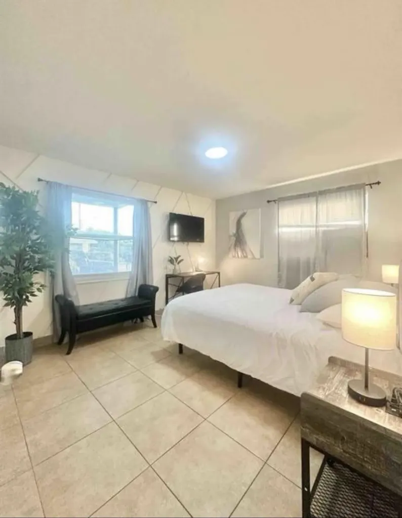 1501 N Federal Highway Lake Worth Beach FL 33460