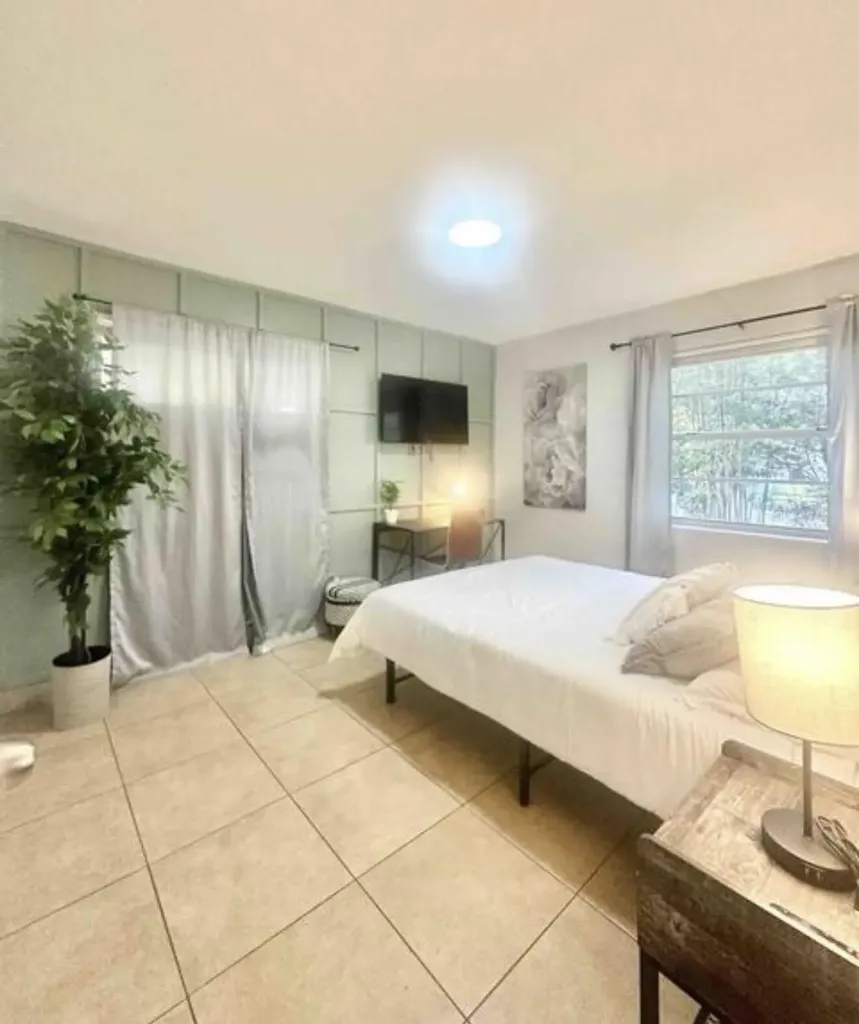 1501 N Federal Highway Lake Worth Beach FL 33460