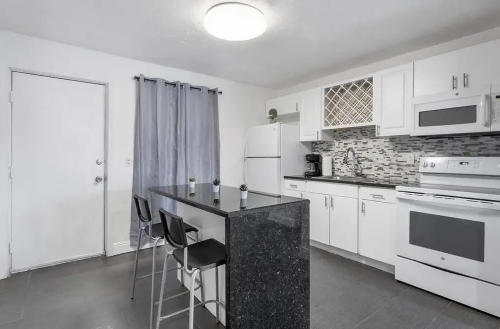 1501 N Federal Highway Lake Worth Beach FL 33460