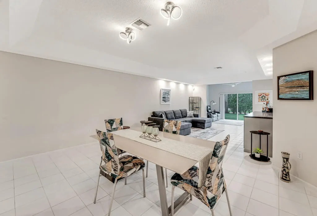9998 Seacrest Circle Boynton Beach FL 33437