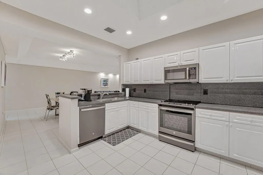 9998 Seacrest Circle Boynton Beach FL 33437