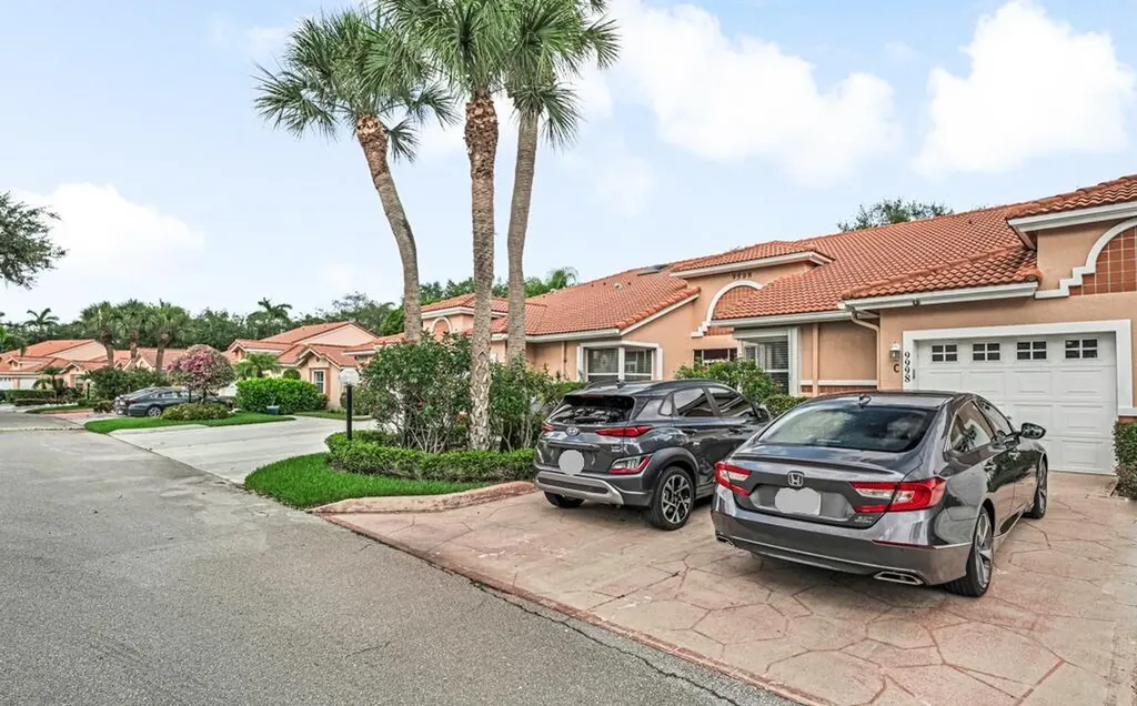 9998 Seacrest Circle Boynton Beach FL 33437