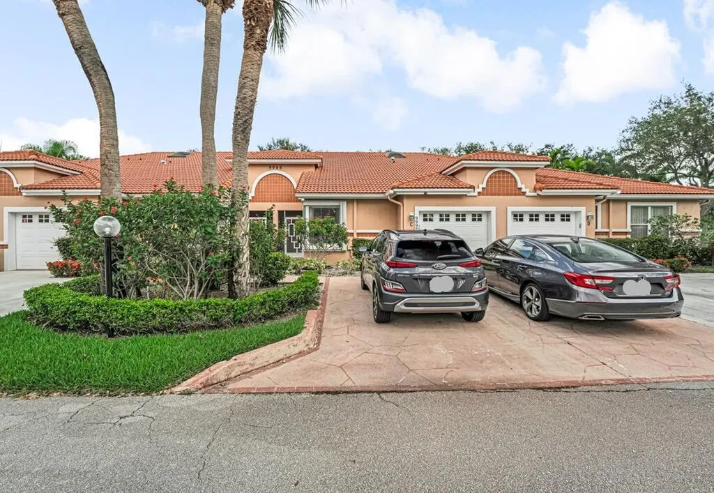 9998 Seacrest Circle Boynton Beach FL 33437