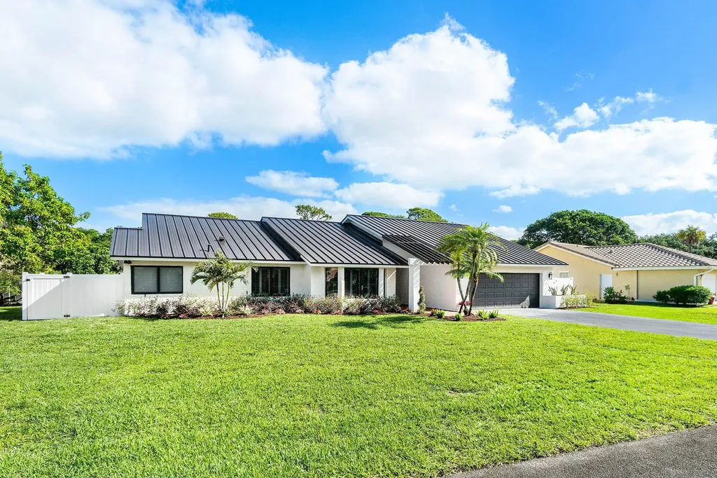 3527 SW 23rd Street Delray Beach FL 33445
