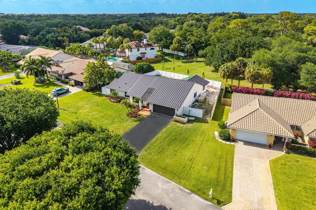 3527 SW 23rd Street Delray Beach FL 33445