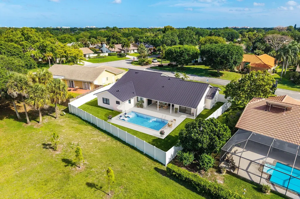 3527 SW 23rd Street Delray Beach FL 33445