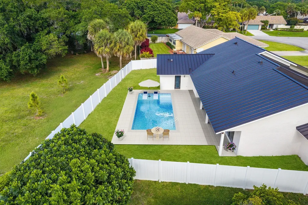 3527 SW 23rd Street Delray Beach FL 33445