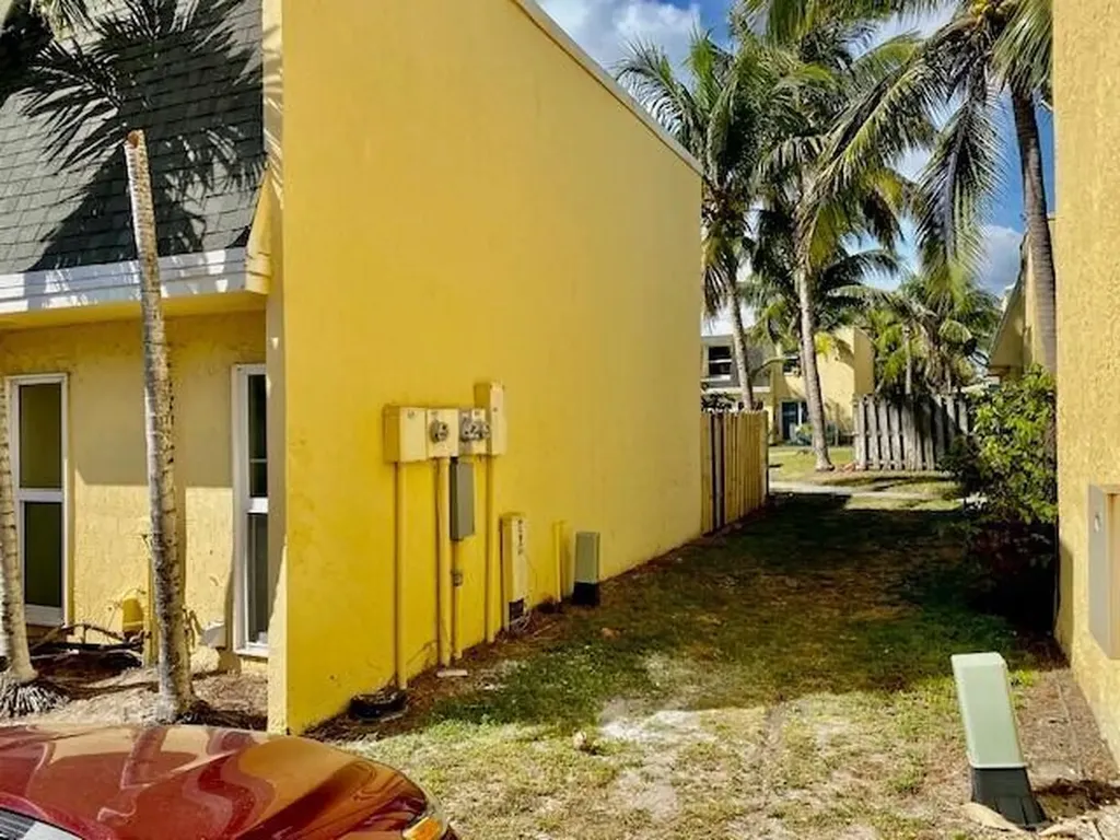 605 SW 1st Court Boynton Beach FL 33435