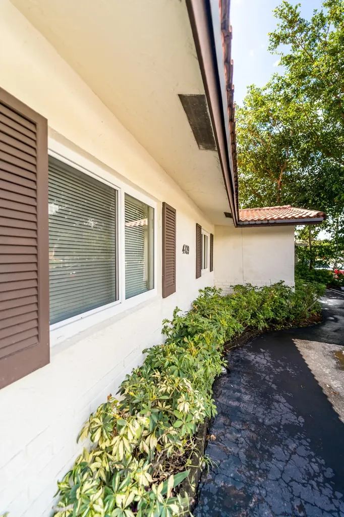 4109 Riverside Drive Coral Springs FL 33065
