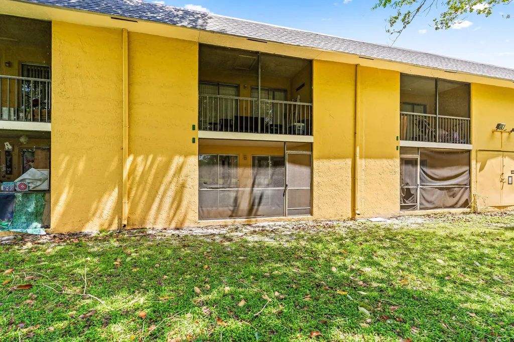 507 Meadows Circle Boynton Beach FL 33436