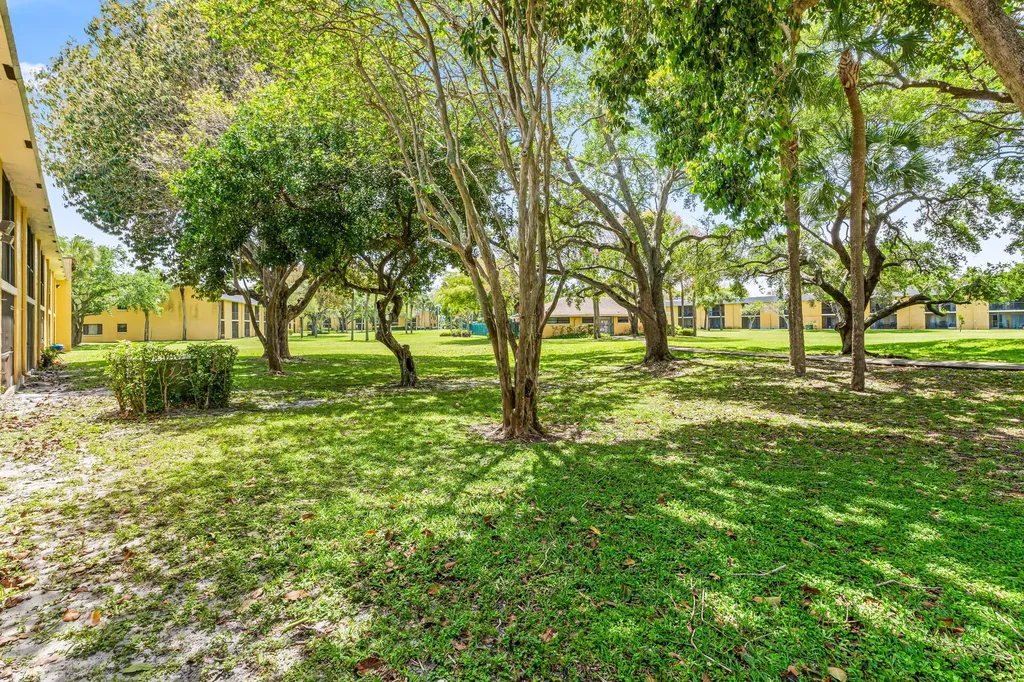 507 Meadows Circle Boynton Beach FL 33436