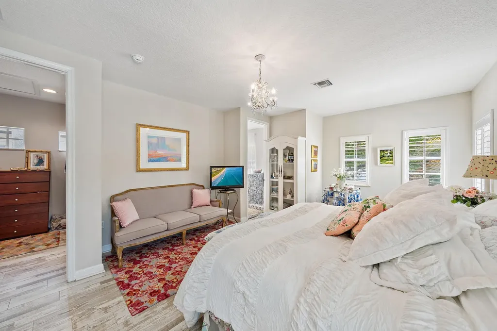520 Tomahawk Court Palm Beach Gardens FL 33410
