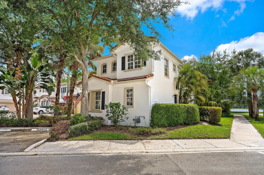 520 Tomahawk Court Palm Beach Gardens FL 33410