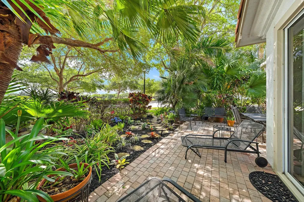 520 Tomahawk Court Palm Beach Gardens FL 33410