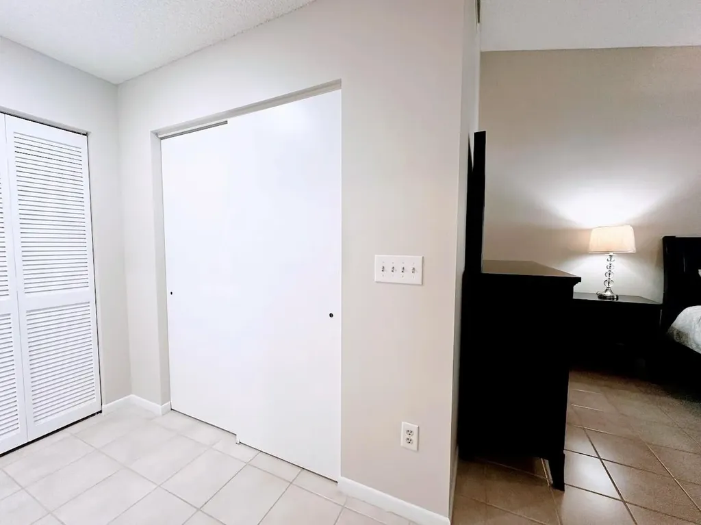 9202 NW 9th Place Plantation FL 33324