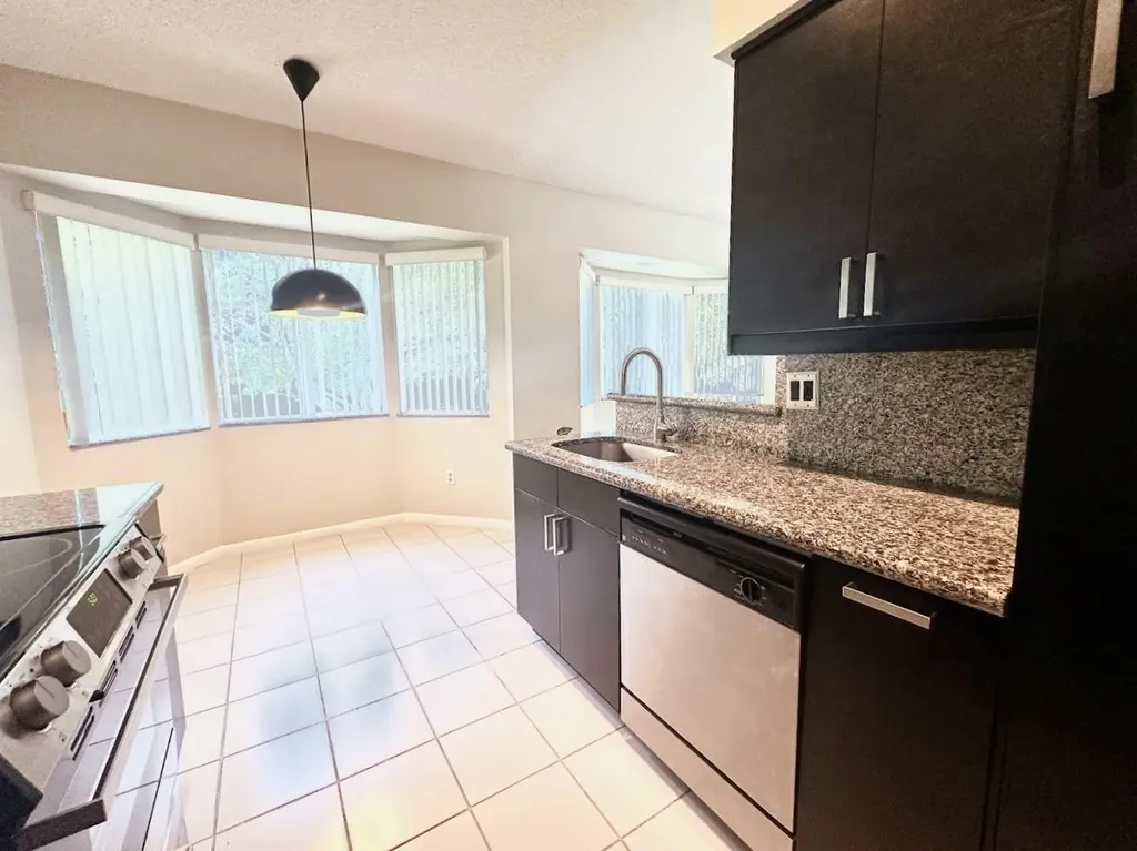 9202 NW 9th Place Plantation FL 33324
