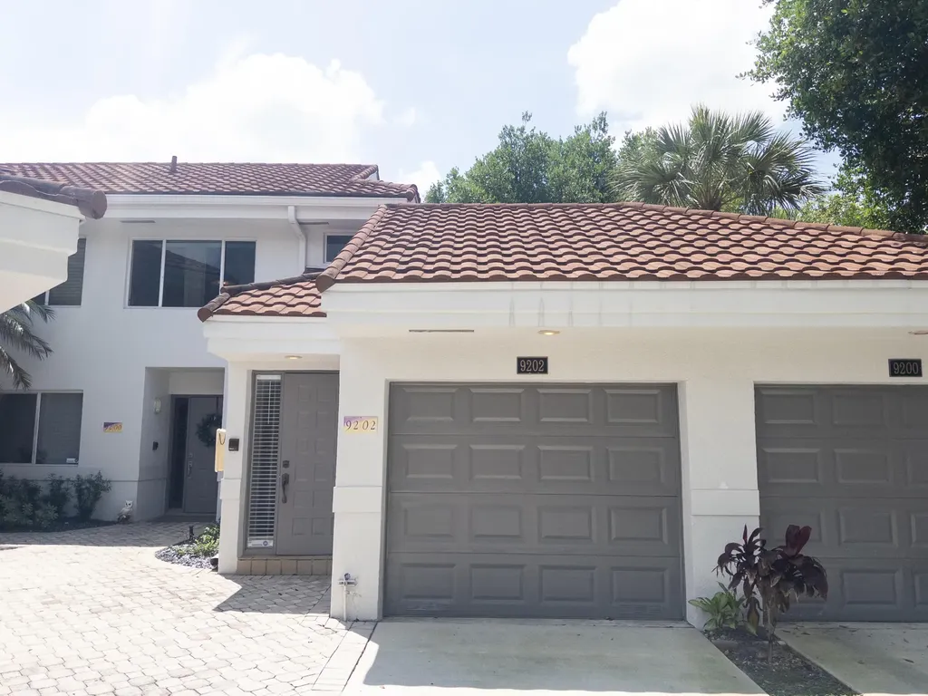 9202 NW 9th Place Plantation FL 33324