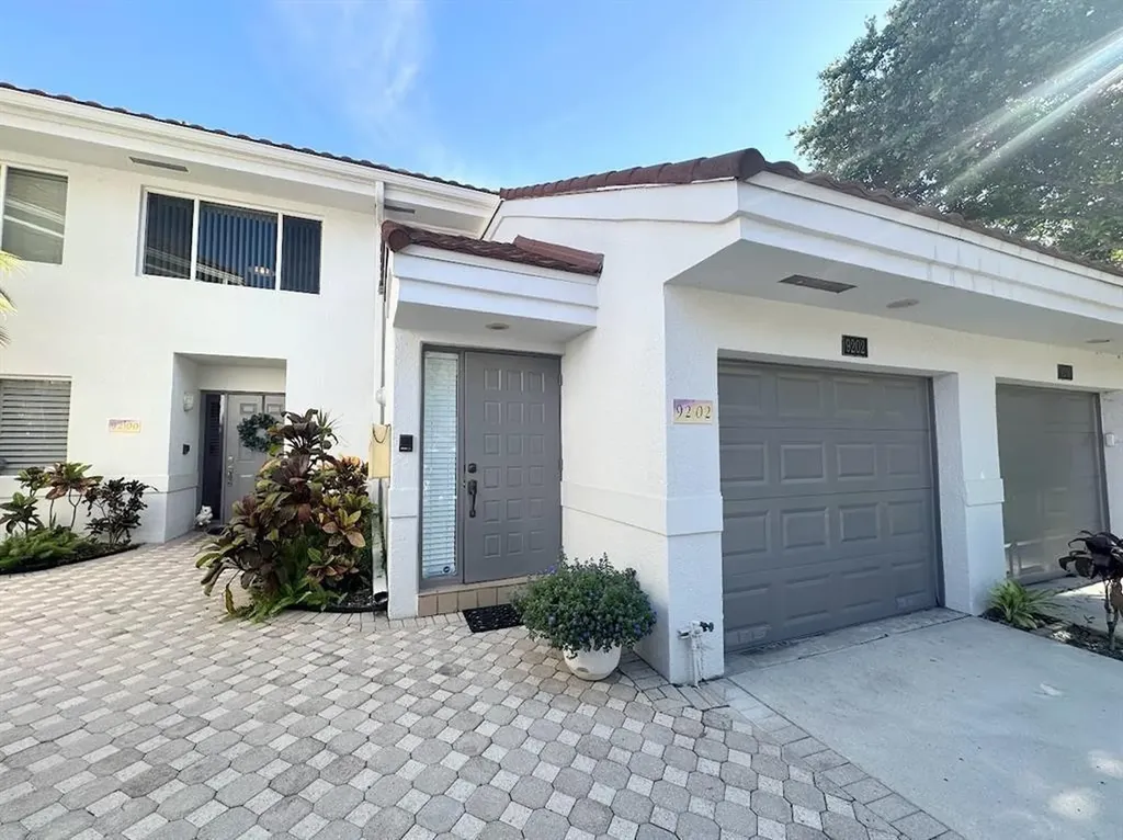 9202 NW 9th Place Plantation FL 33324